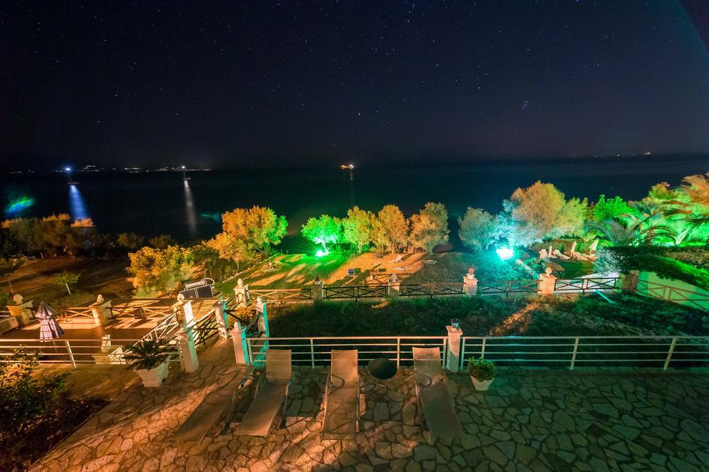 Laura Beach House アリケス エクステリア 写真