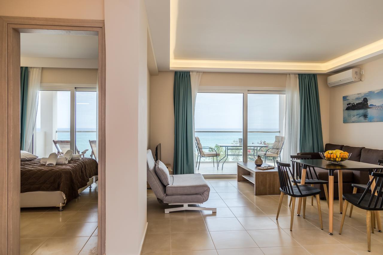 Laura Beach House アリケス エクステリア 写真