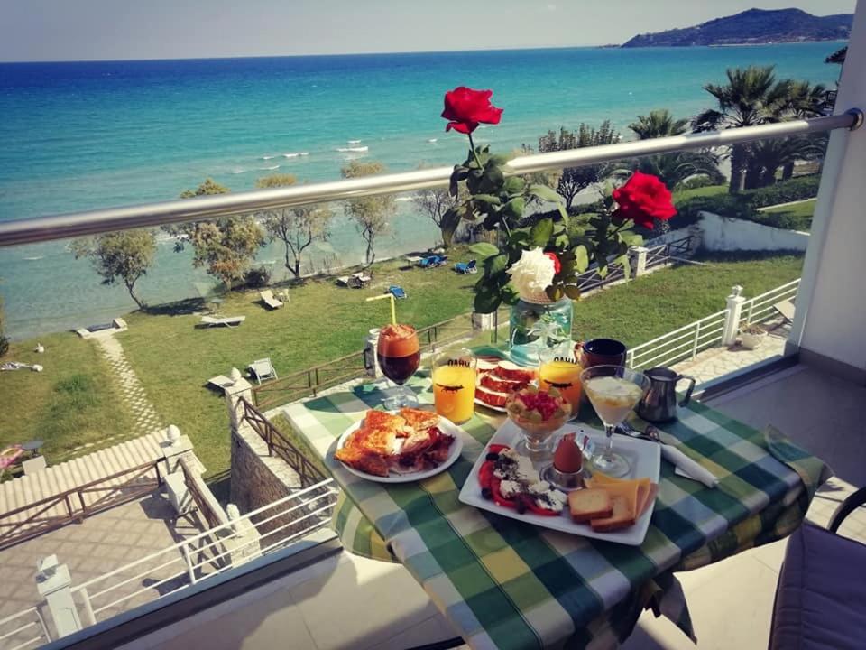 Laura Beach House アリケス エクステリア 写真