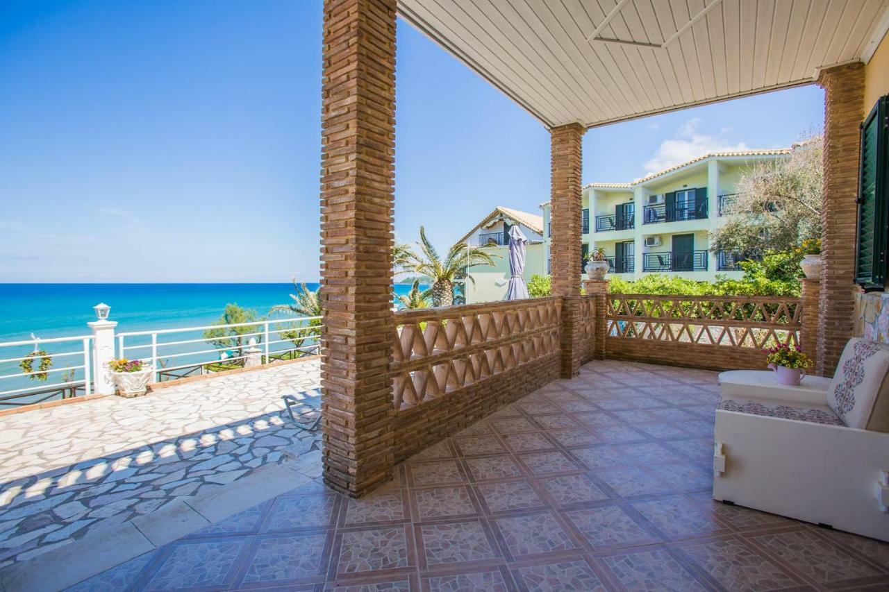 Laura Beach House アリケス エクステリア 写真