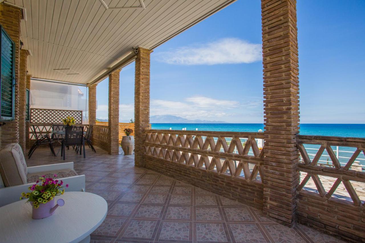 Laura Beach House アリケス エクステリア 写真